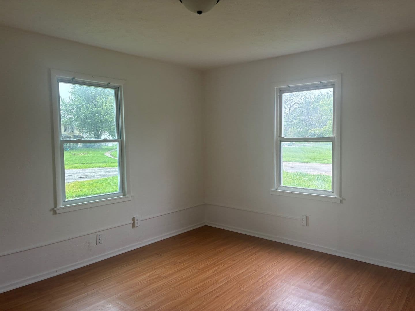 Lorain Apartment: 949-955 South Central Dr