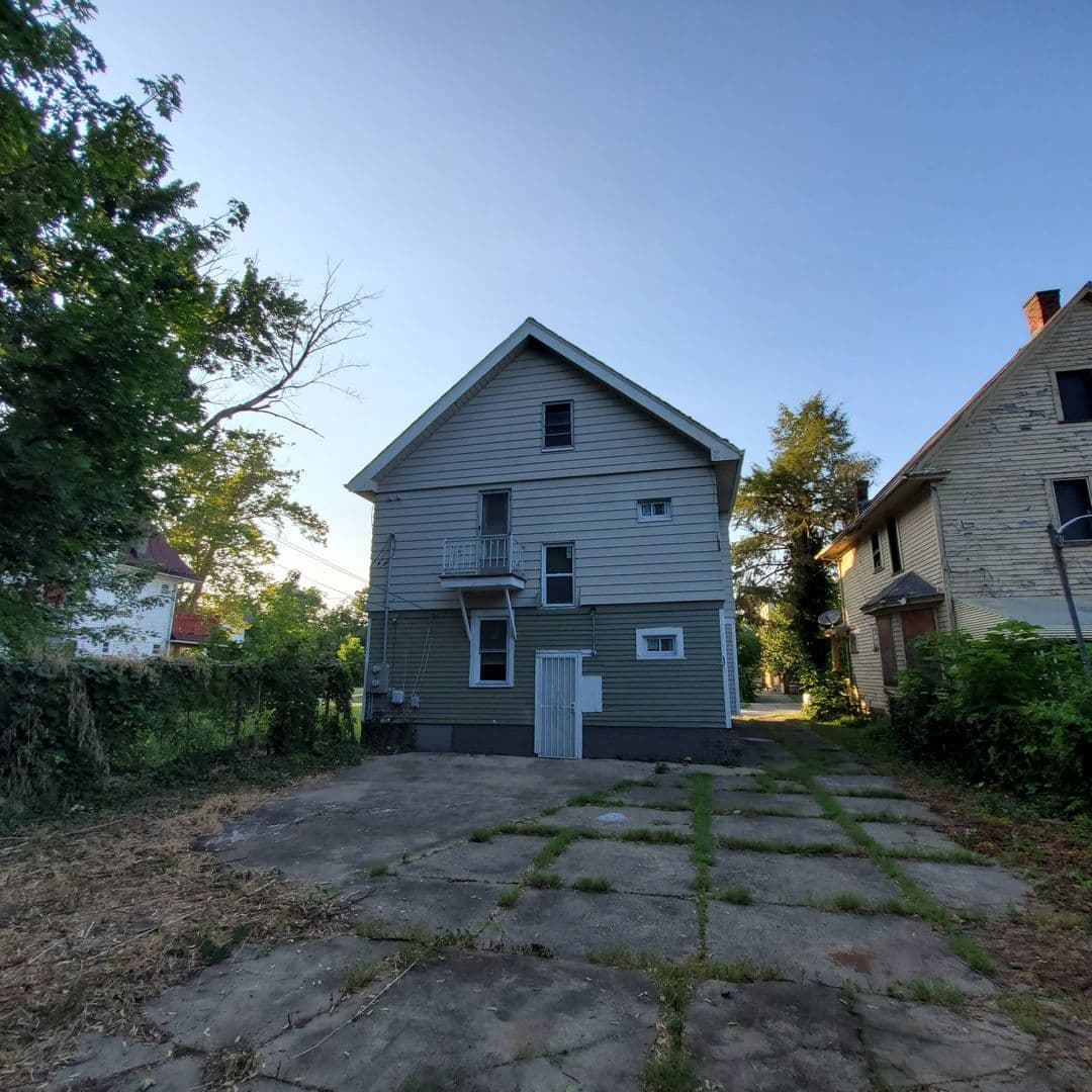 Cleveland Multiplex: 12098 CHESTERFIELD AVE