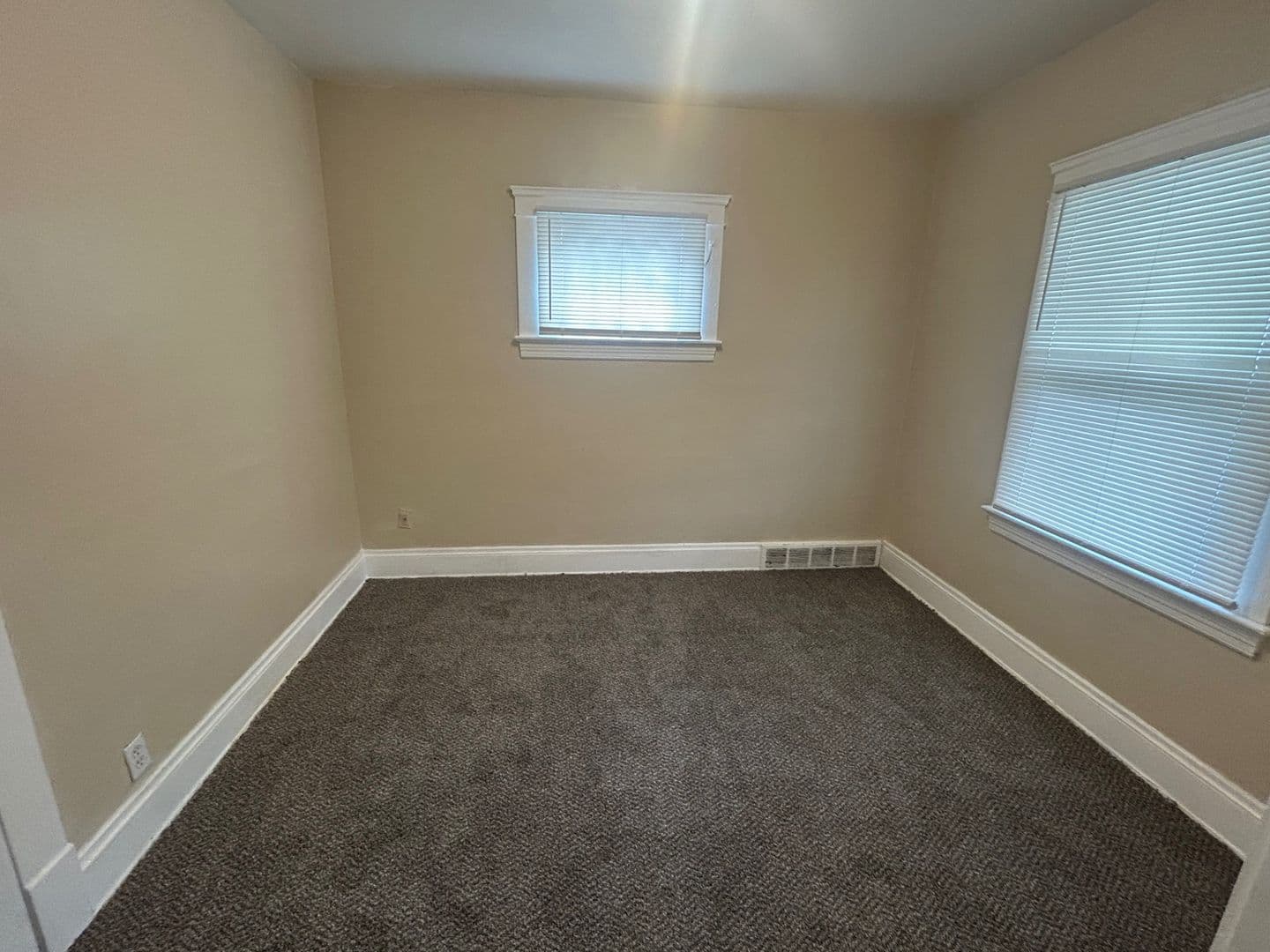 CLEVELAND Apartment: 2919 E 120 ST