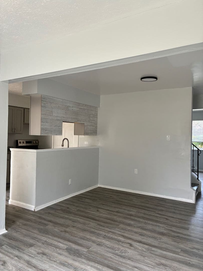 Lorain Apartment: 1545 Fillmore Ave