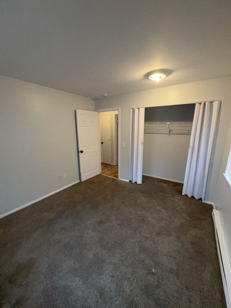 Toledo Apartment: 1509 Brooke Park Dr