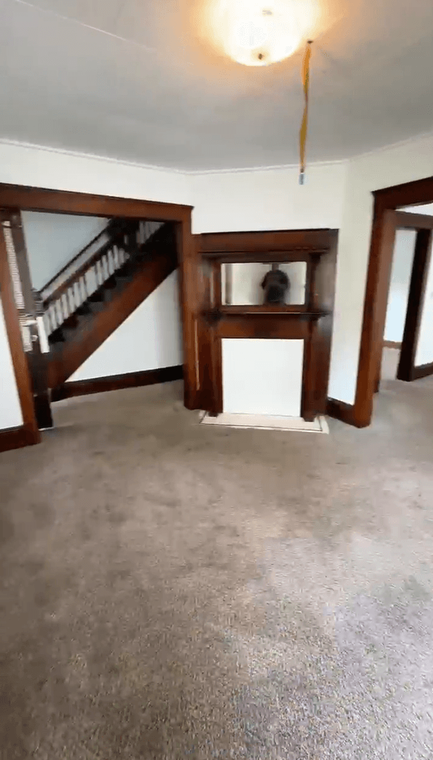 Cleveland House: 10724 Morison Ave