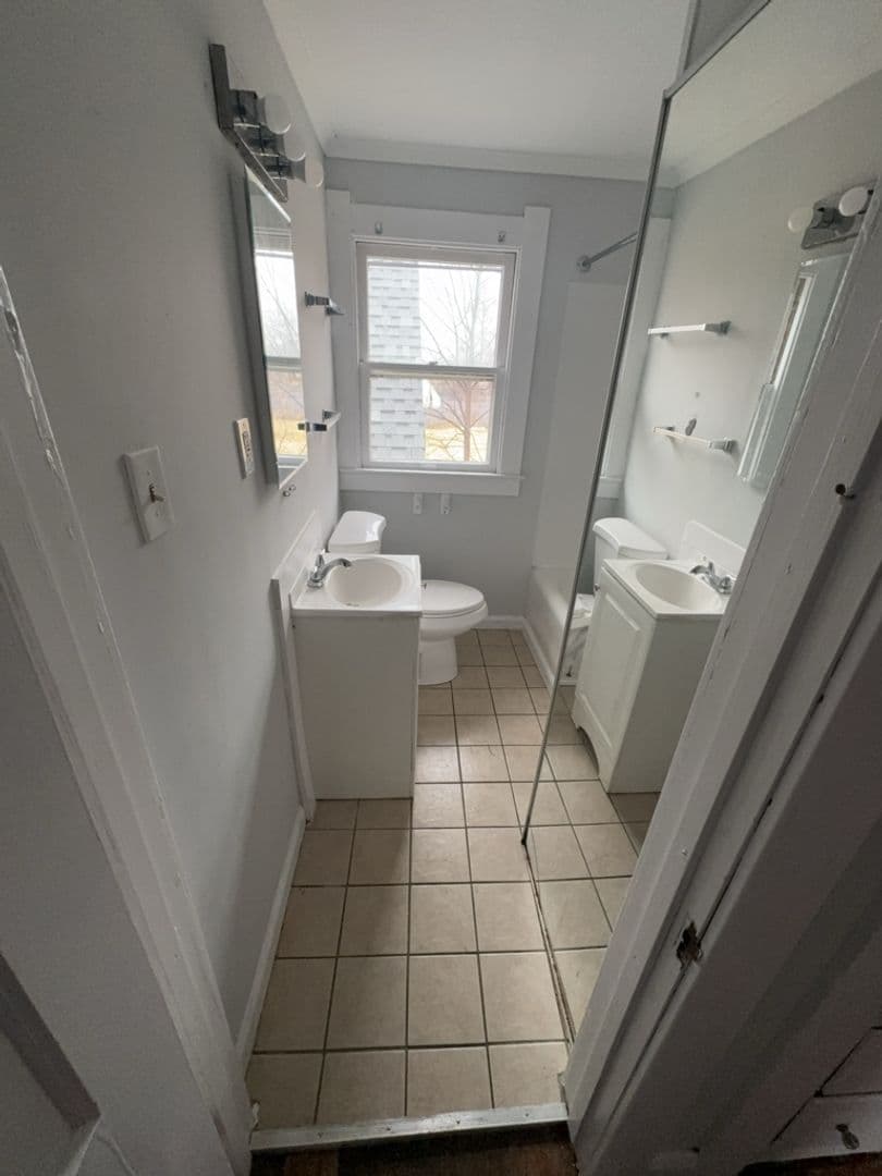 Toledo Apartment: 960 W Delaware Ave