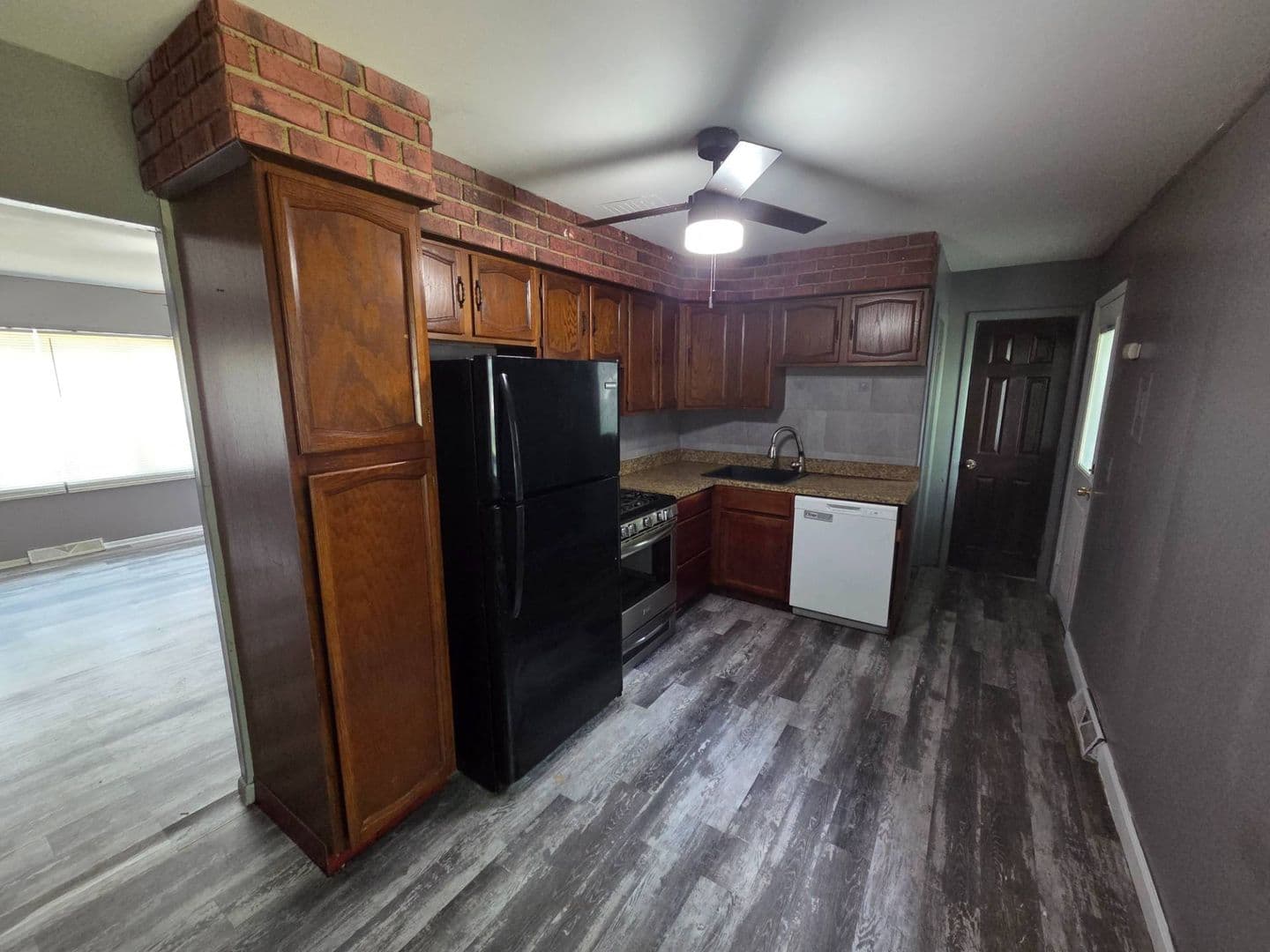 LORAIN House: 2401 EASTLAWN ST