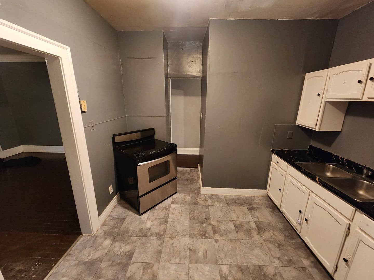 Cleveland Apartment: 3318 E 140 ST