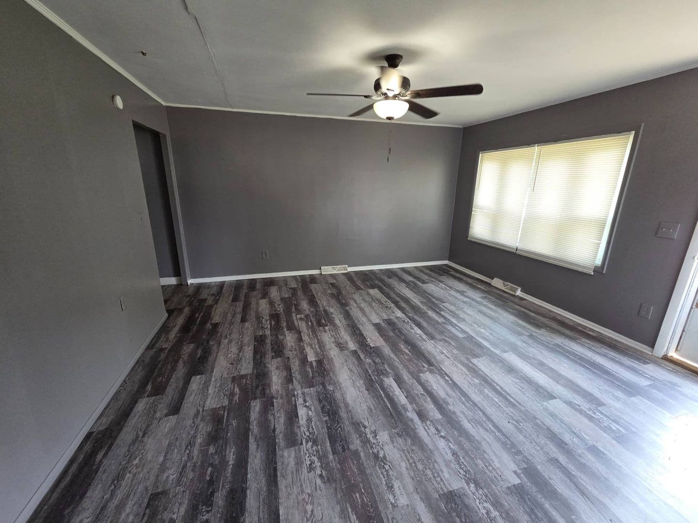 LORAIN House: 2401 EASTLAWN ST