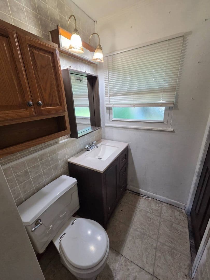 LORAIN House: 2401 EASTLAWN ST