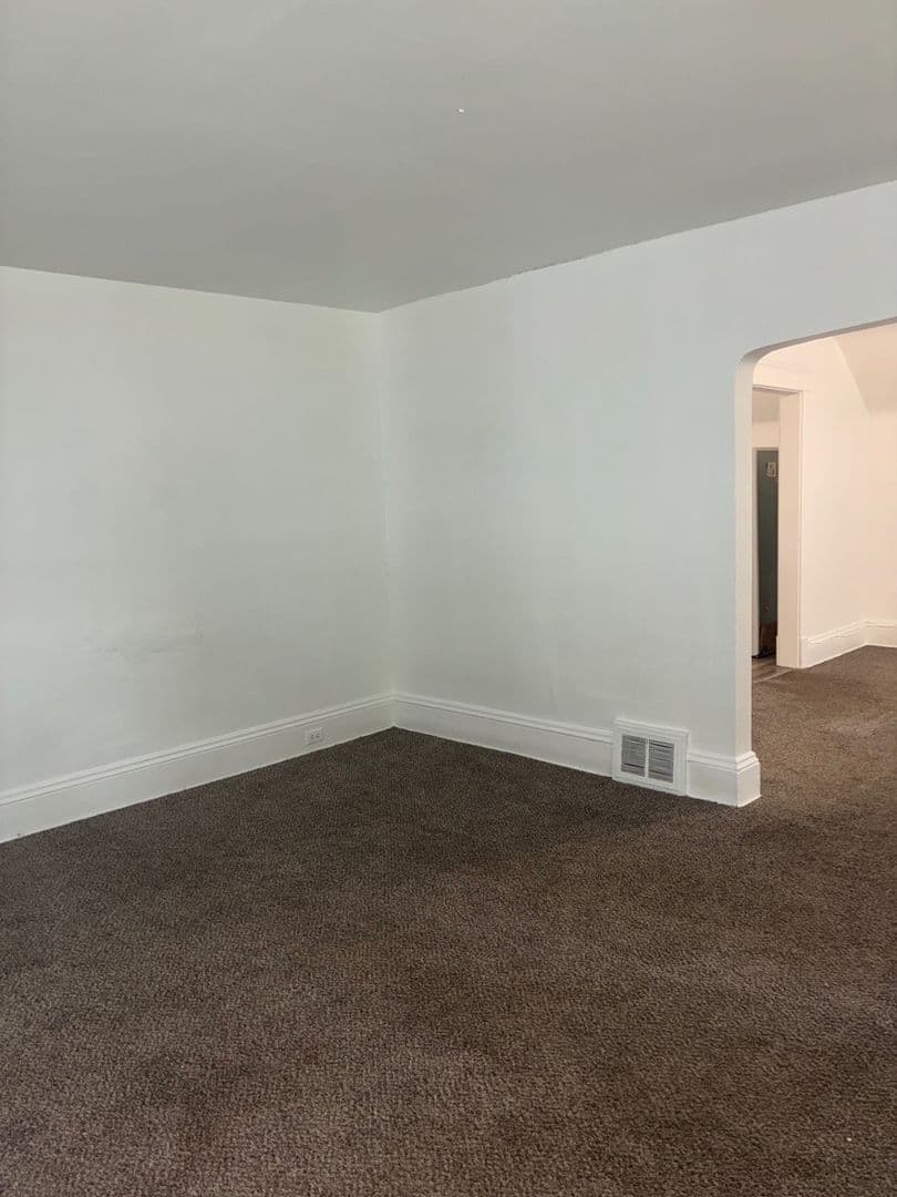 Cleveland Apartment: 386 E 152 ST