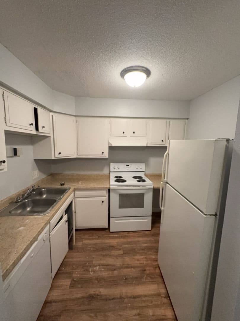 Toledo Apartment: 1509 Brooke Park Dr