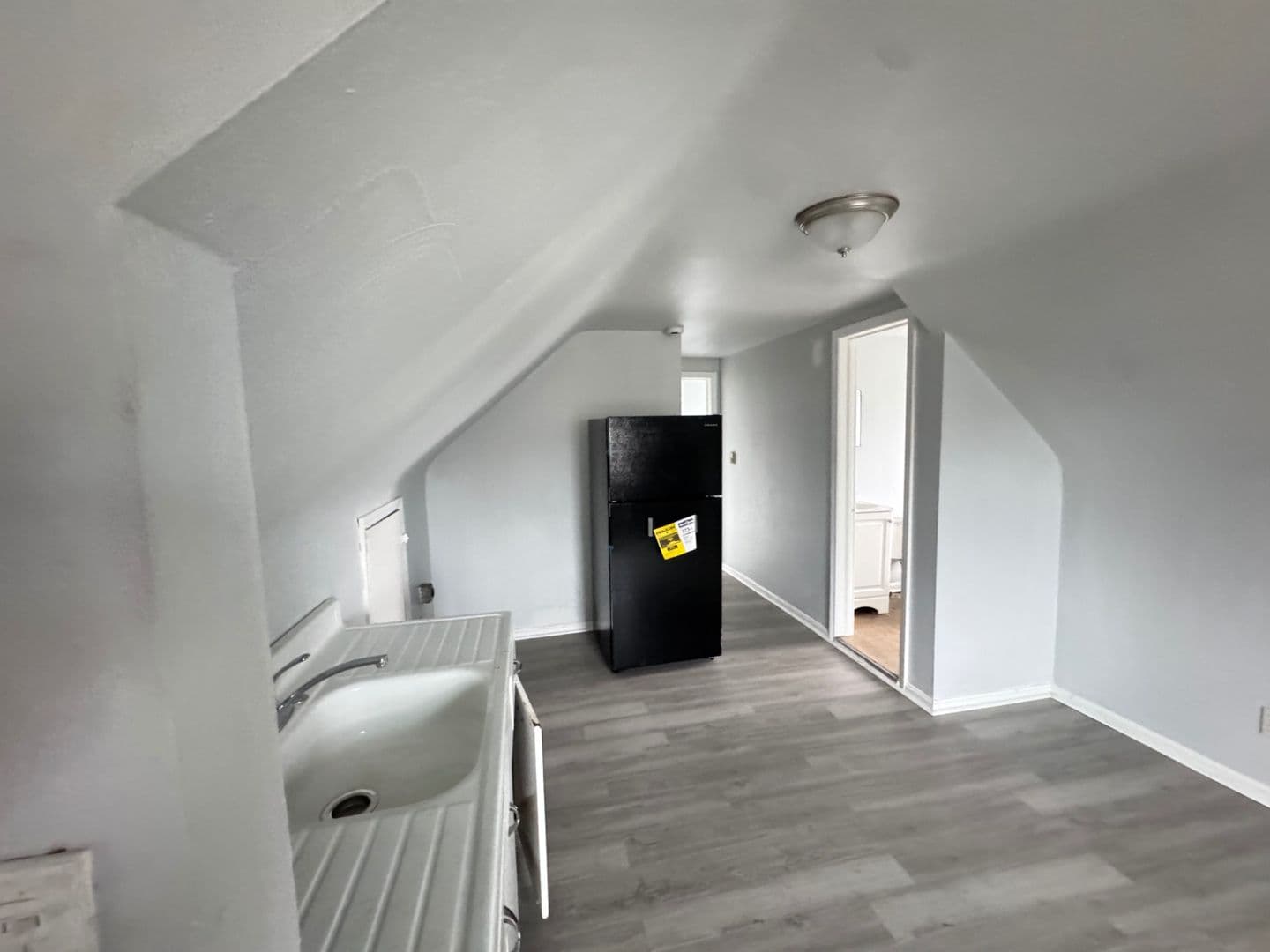Cleveland Apartment: 12804 Imperial Ave