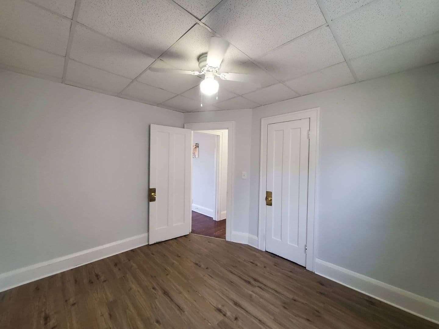 Cleveland Apartment: 15711 Grovewood Ave