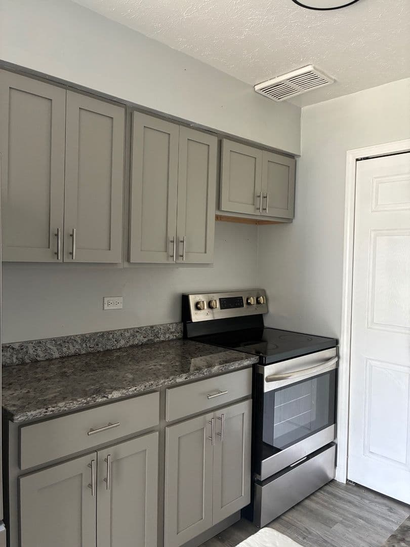 Lorain Apartment: 1545 Fillmore Ave