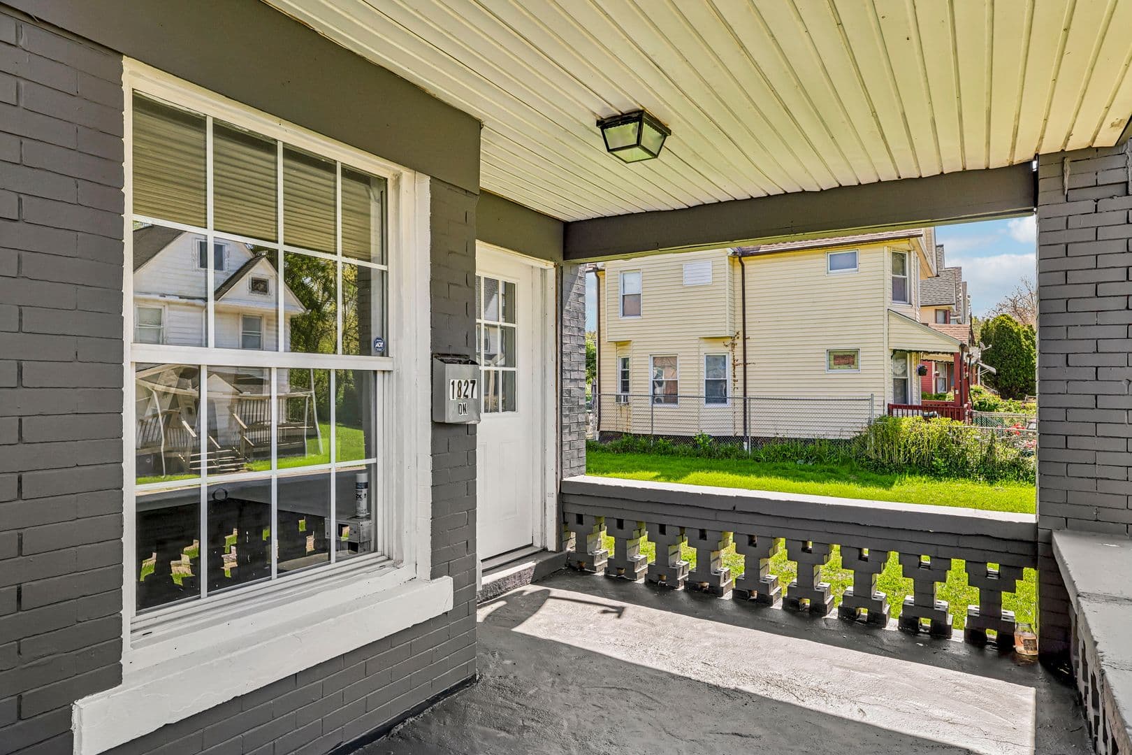 East Cleveland Apartment: 1825 Lakeview Ave - Apt 2 Upper ( 1827 )