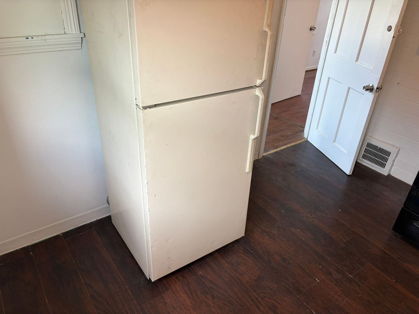 Cleveland Apartment: 3666 W 117th St