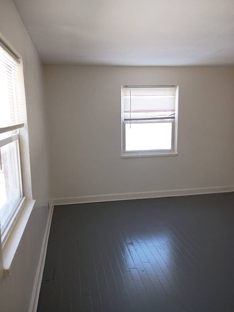 Dayton Apartment: 238 E Beechwood Ave