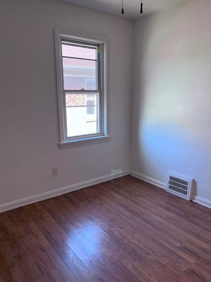 Cleveland Apartment: 3666 W 117th St