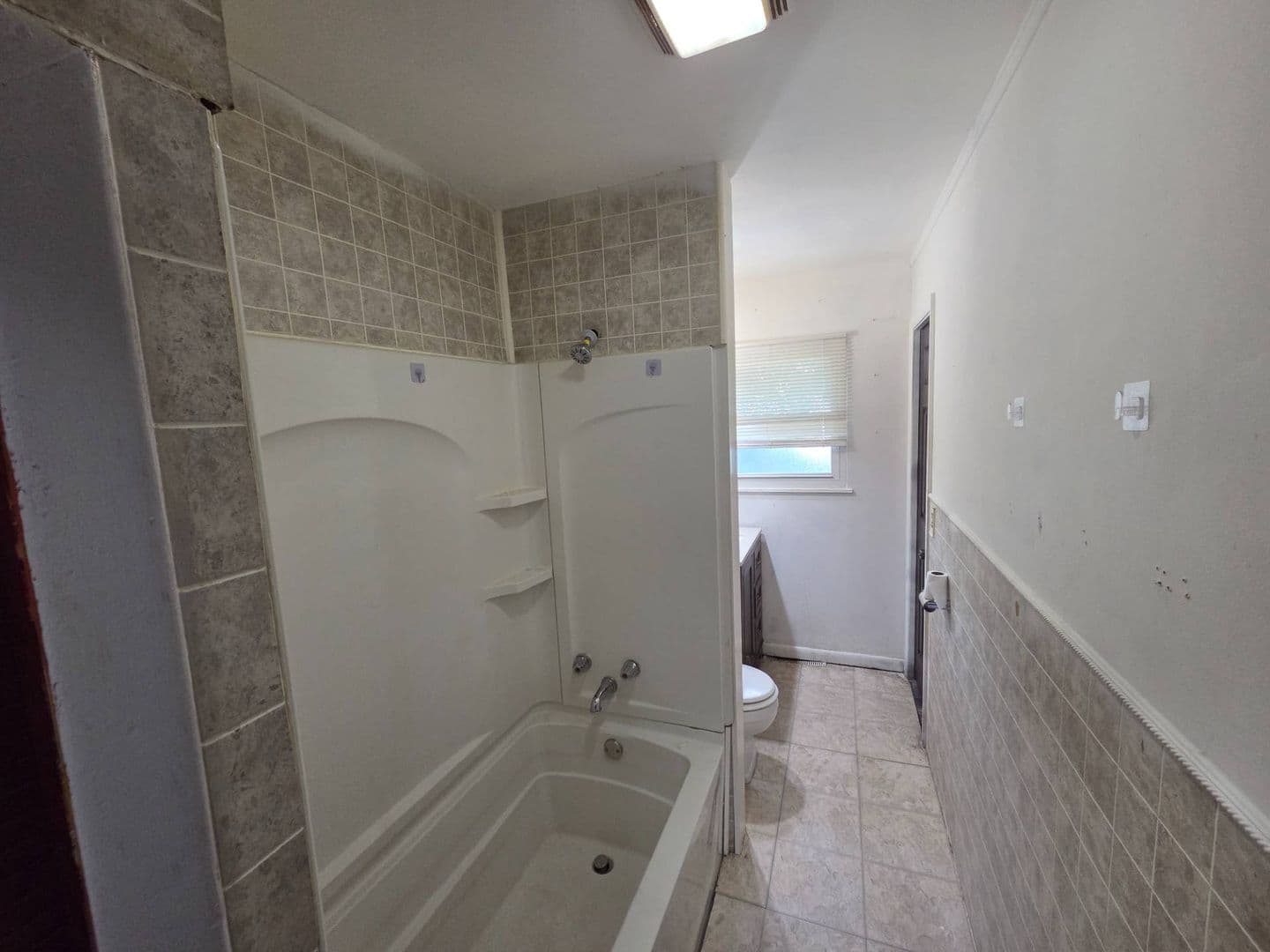 LORAIN House: 2401 EASTLAWN ST