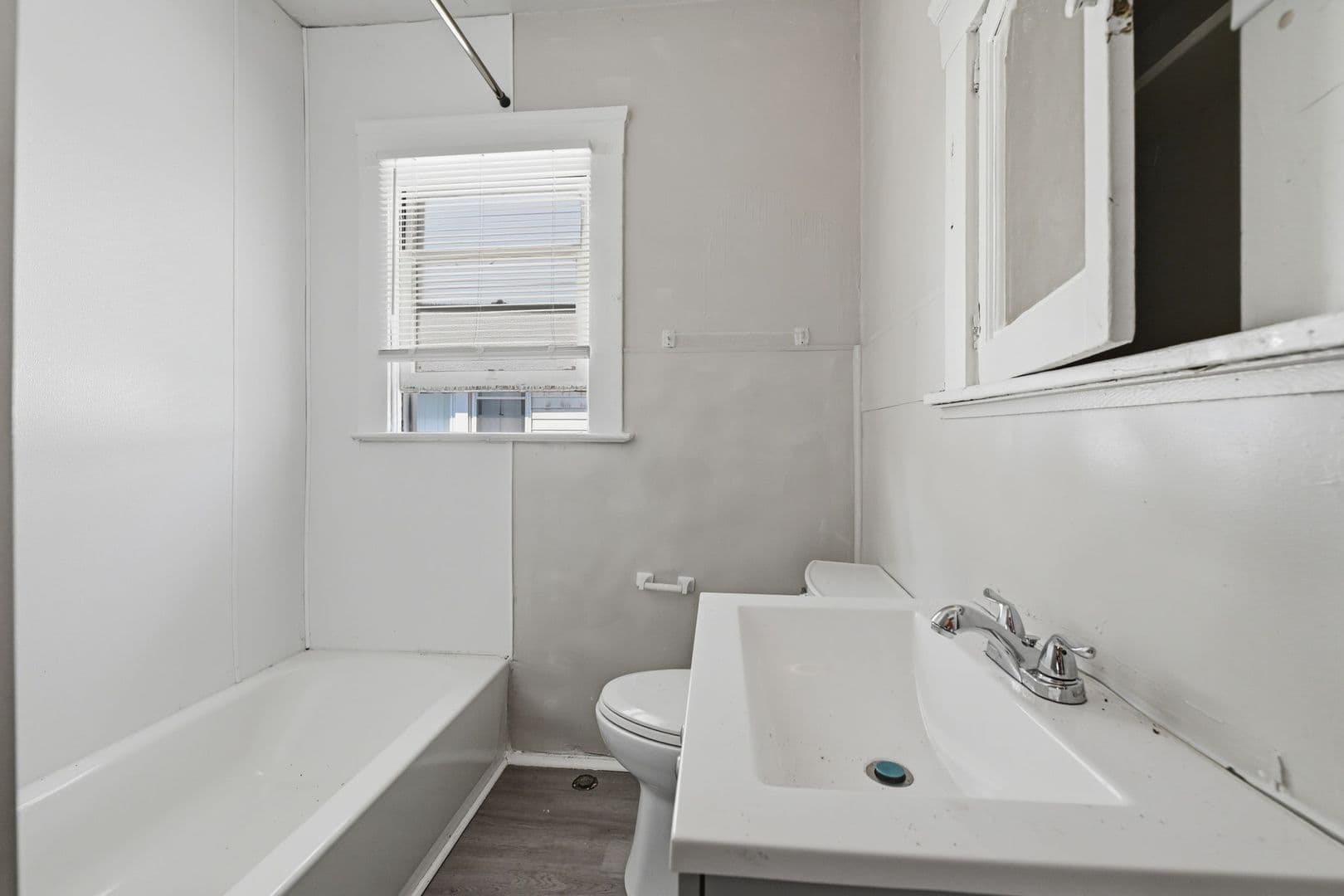 Cleveland Apartment: 11611 Fairport Avenue