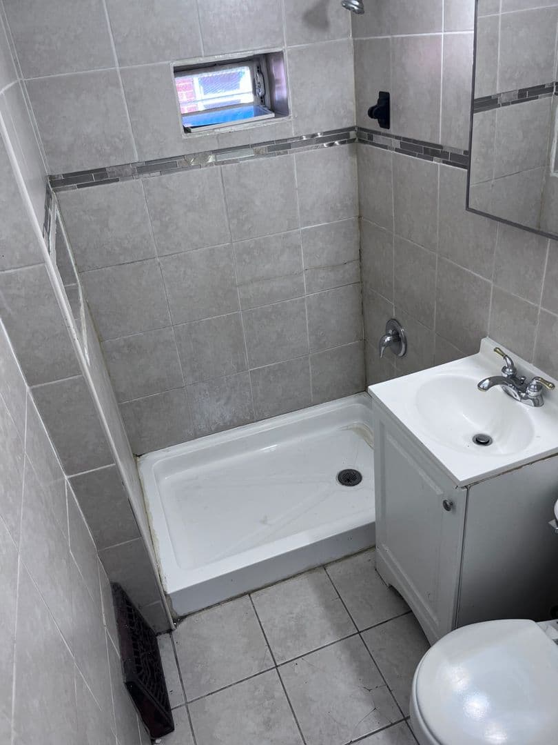 Cleveland Apartment: 3666 W 117th St