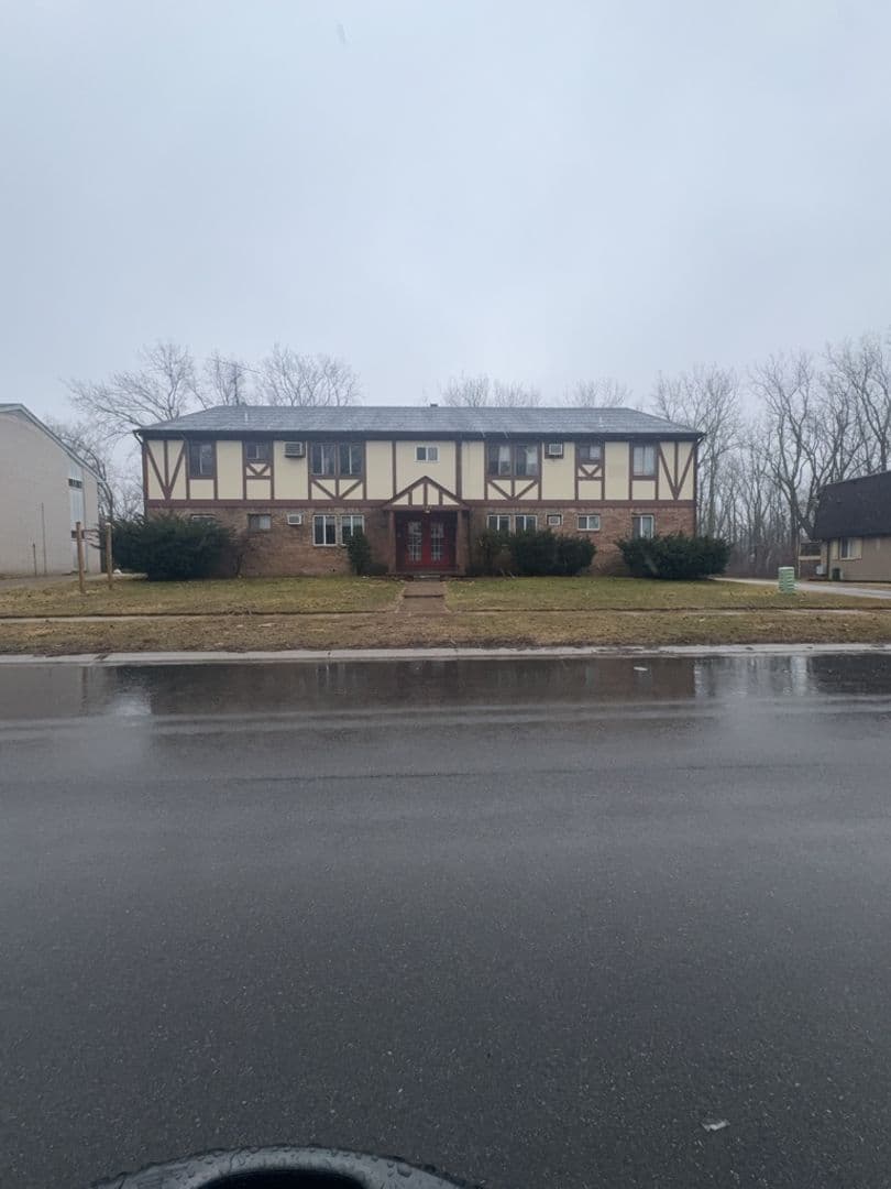 Toledo Apartment: 1509 Brooke Park Dr