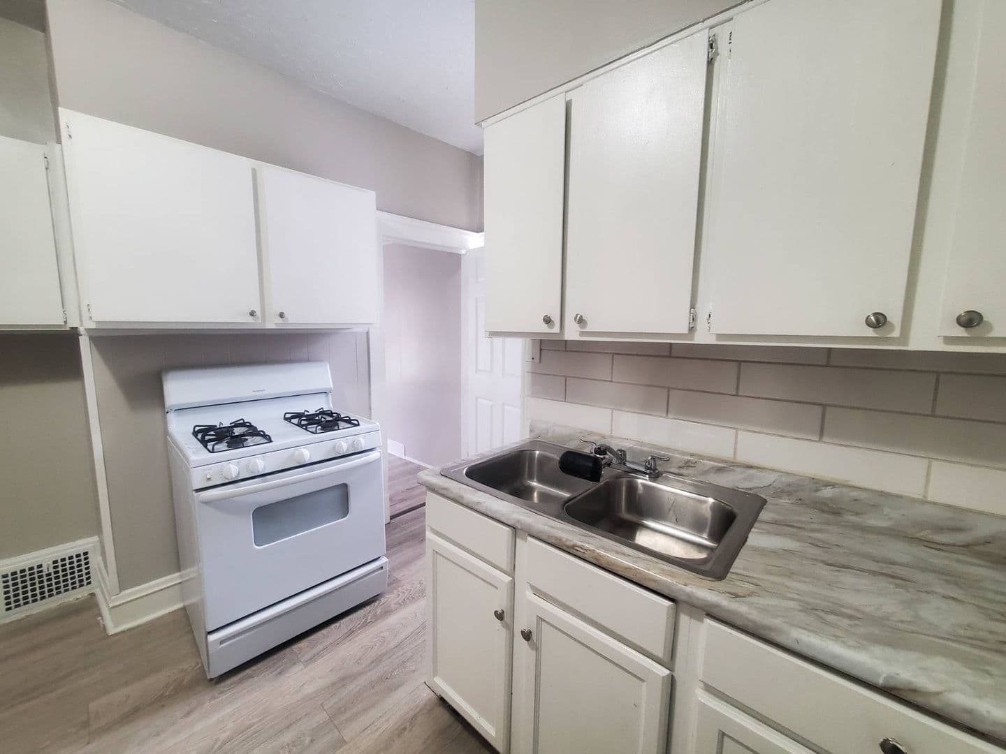 CLEVELAND Apartment: 3586 W 69 ST