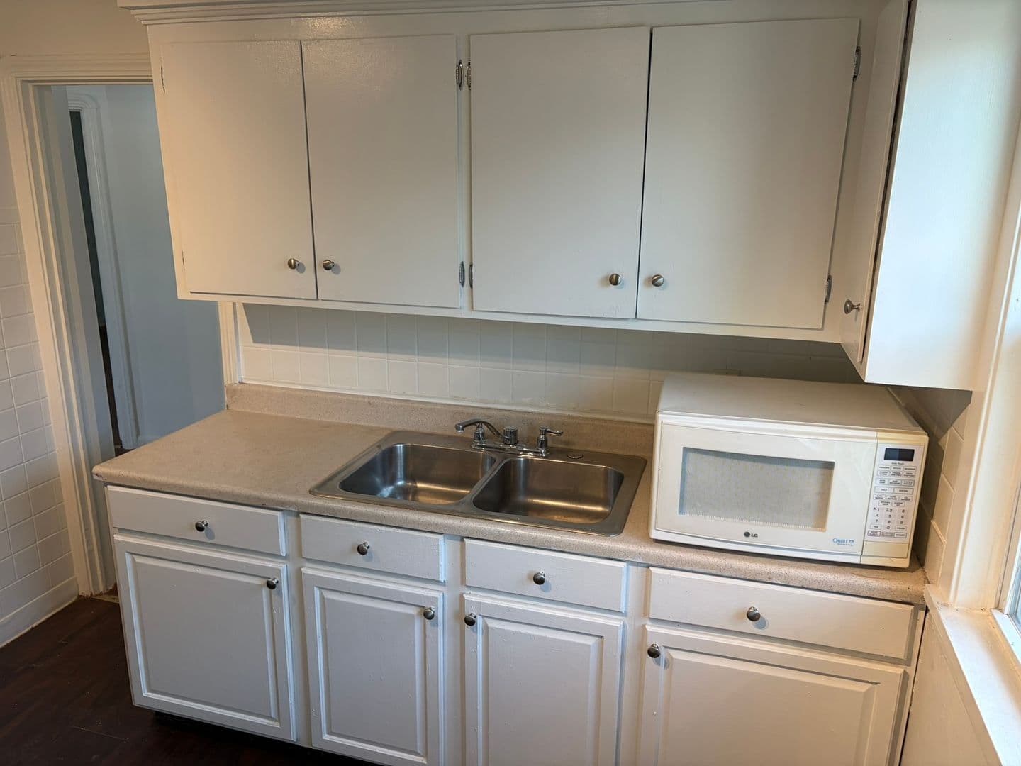 Cleveland Apartment: 3666 W 117th St
