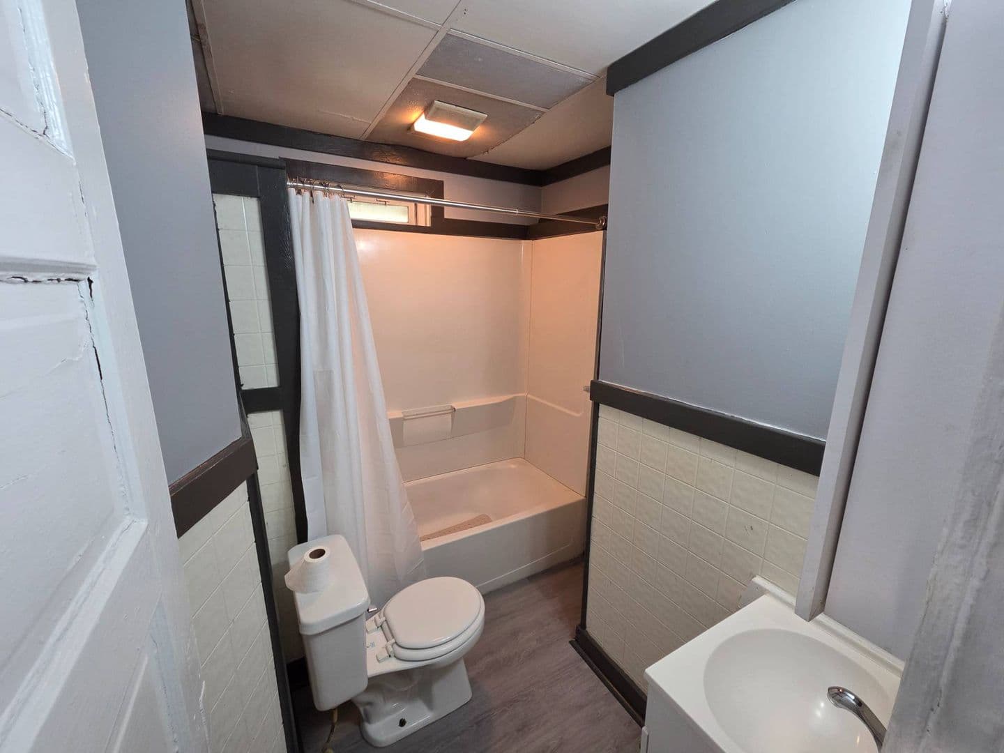Cleveland Apartment: 3448 E 69th St
