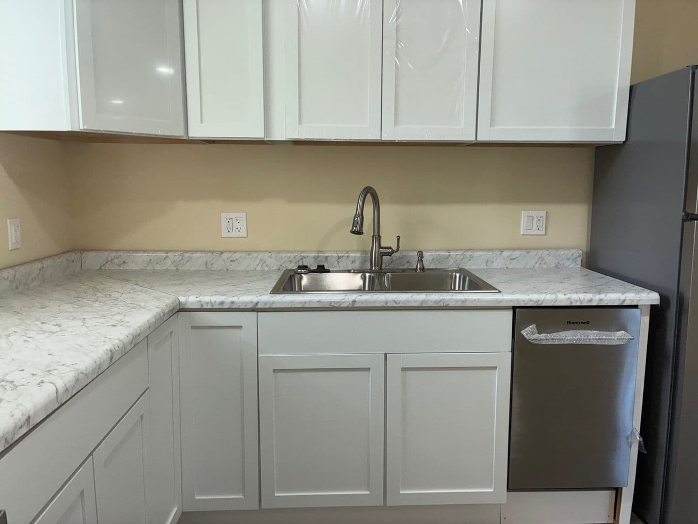 Lorain Apartment: 2400 Oberlin Ave,