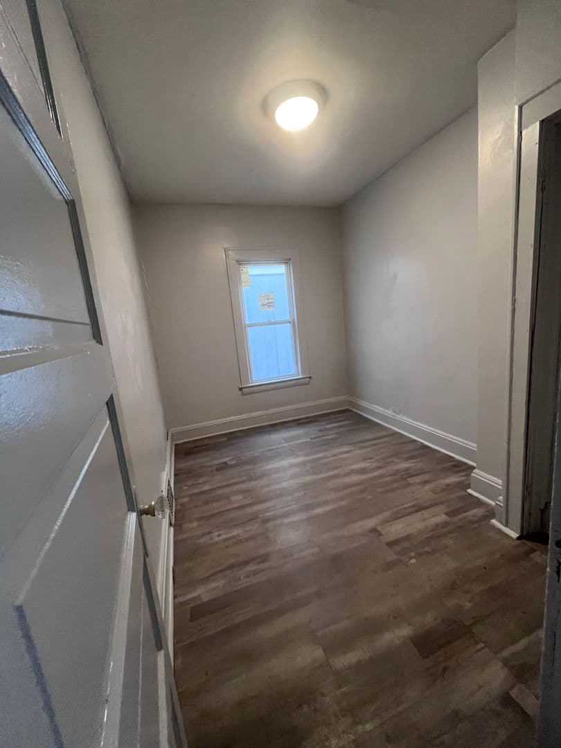 Cleveland Apartment: 4008 Ardmore Ave. - Unit 1 - DN Left/East