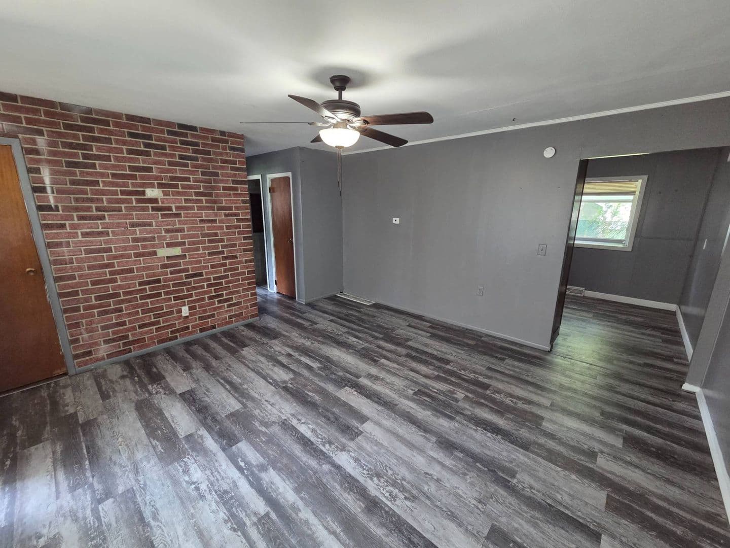 LORAIN House: 2401 EASTLAWN ST