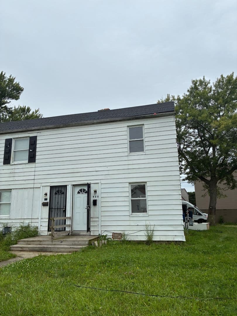 Lorain Apartment: 949-955 South Central Dr