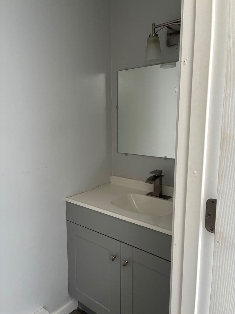 Lorain Apartment: 1545 Fillmore Ave