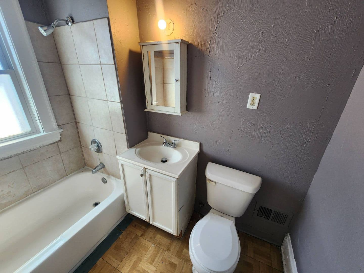 Cleveland Apartment: 942 Eddy Rd