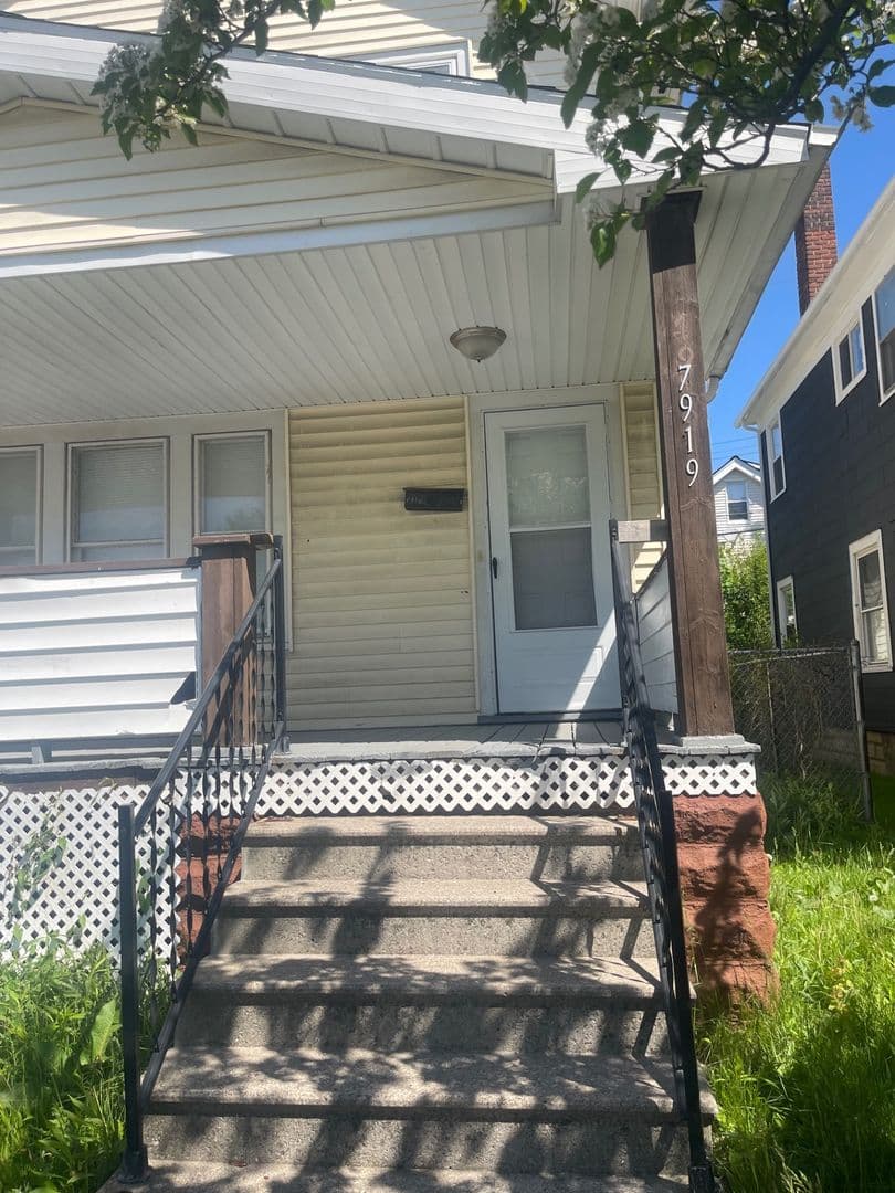 Cleveland House: 7919 FORCE AVE
