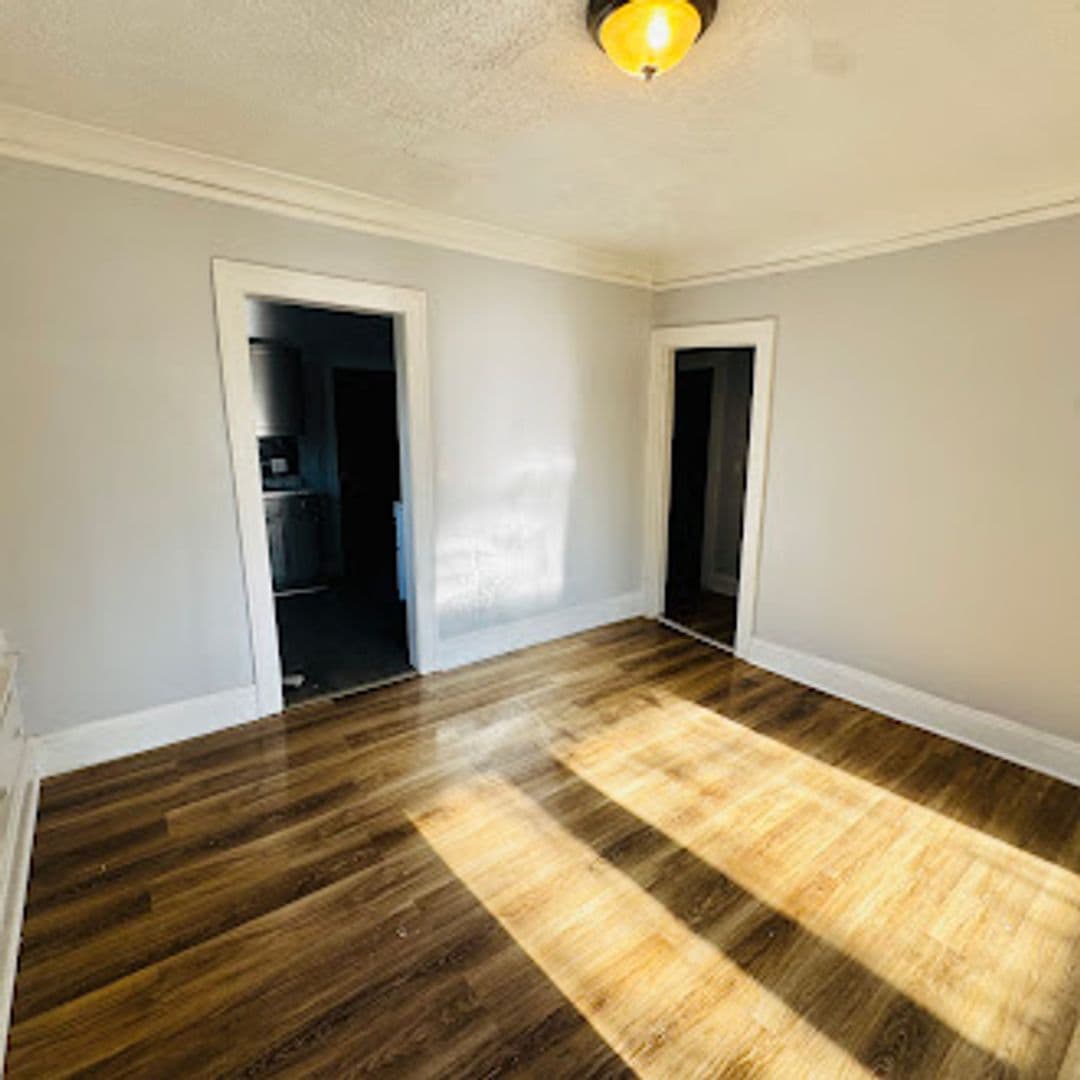 CLEVELAND Apartment: 1333 E 188th St