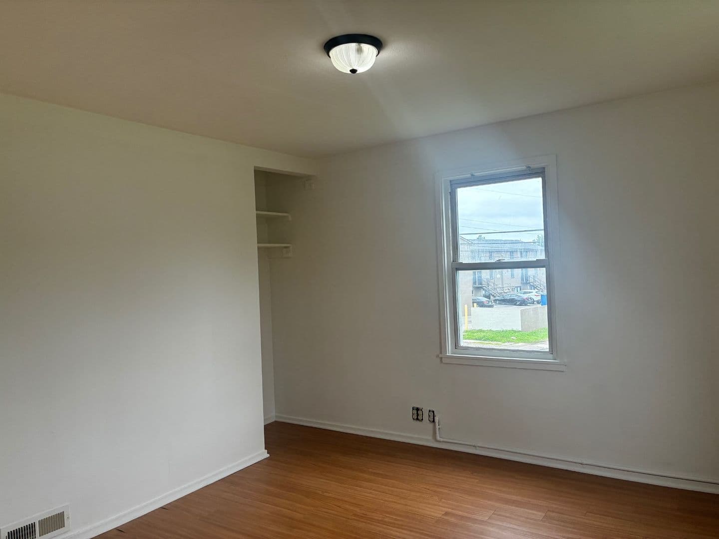 Lorain Apartment: 949-955 South Central Dr