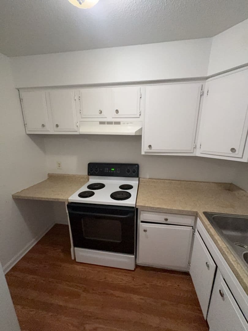 Toledo Apartment: 1509 Brooke Park Dr