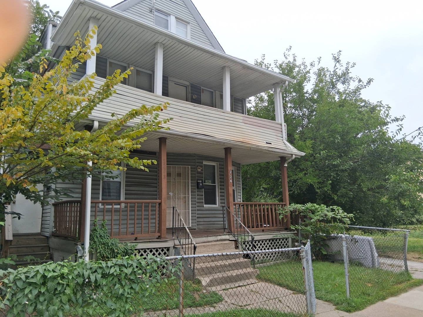 Cleveland Apartment: 2246 E 86th St