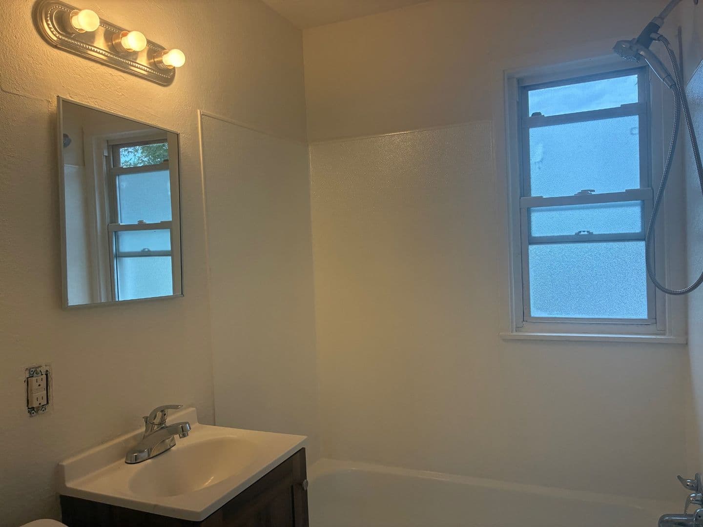 Lorain Apartment: 949-955 South Central Dr