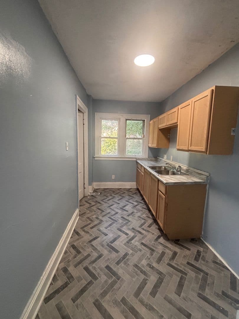 Cleveland Apartment: 3037 E 121st St