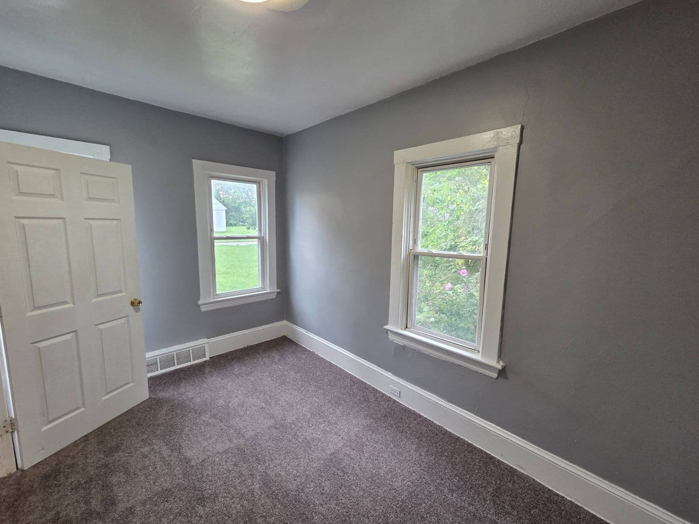 Cleveland Apartment: 3448 E 69th St