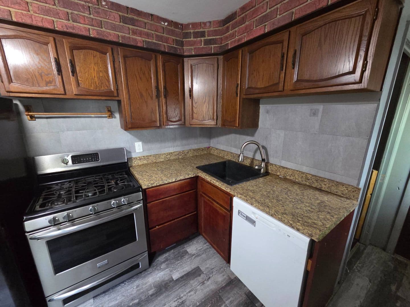 LORAIN House: 2401 EASTLAWN ST