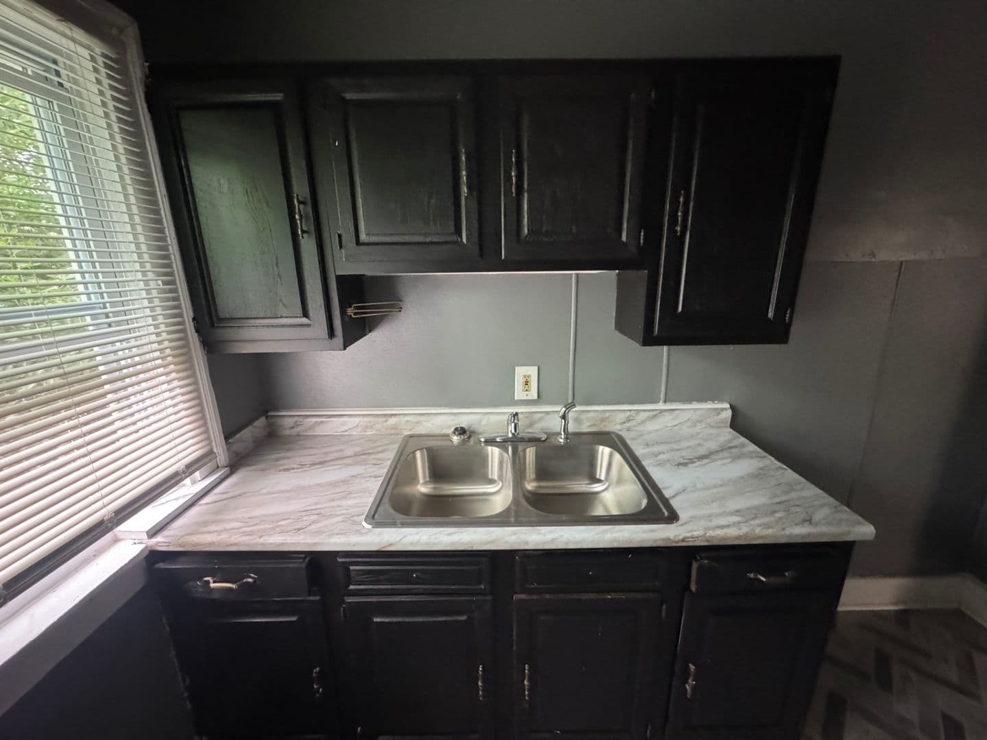 Cleveland Apartment: 3037 E 121st St