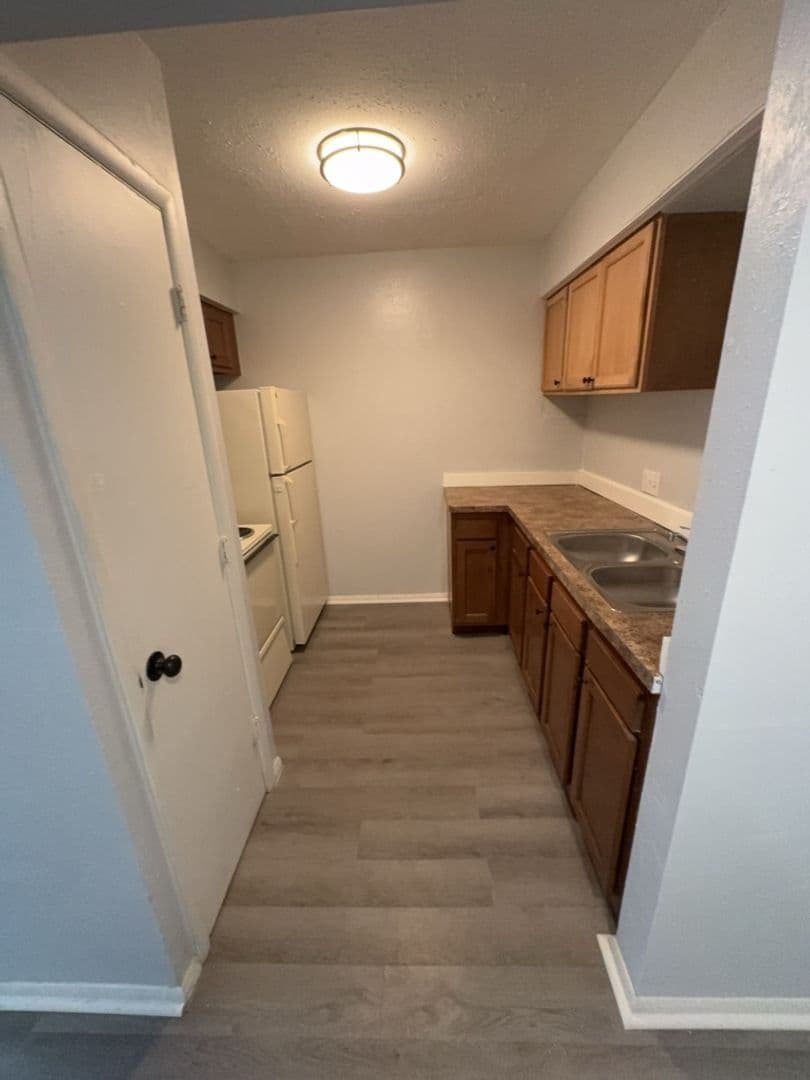 Toledo Apartment: 1540 Brooke Park Dr