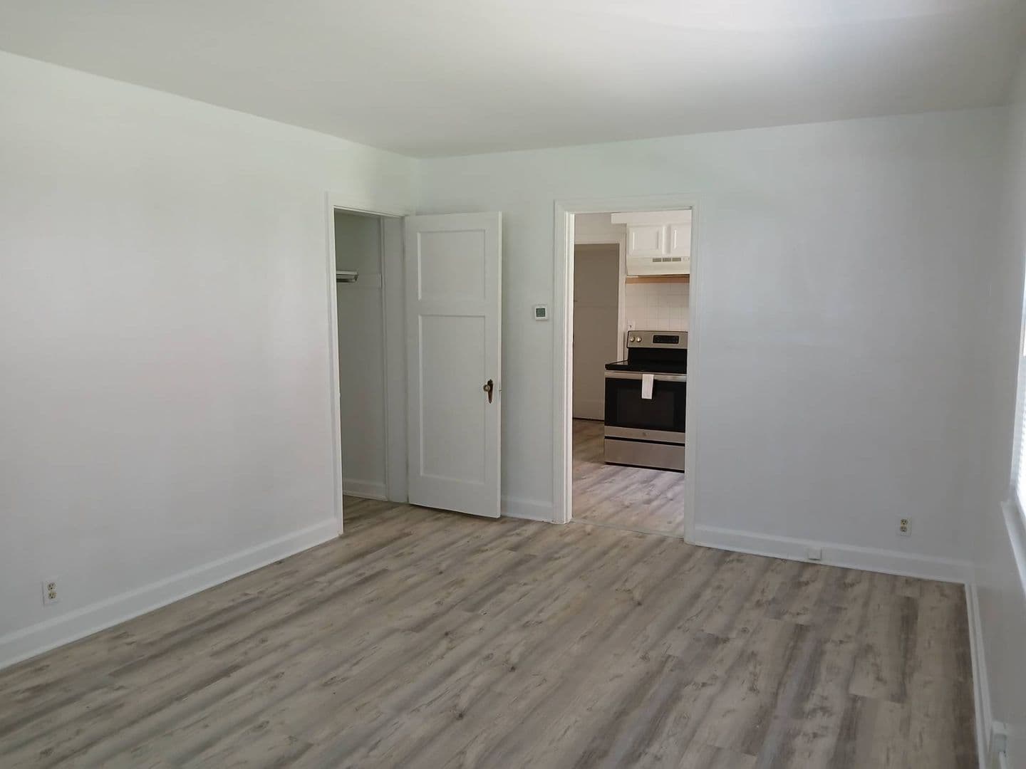 Dayton Apartment: 238 E Beechwood Ave