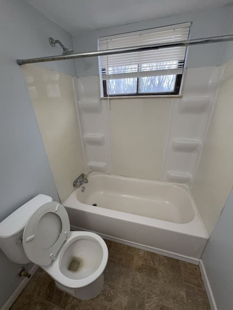 Toledo Apartment: 1509 Brooke Park Dr