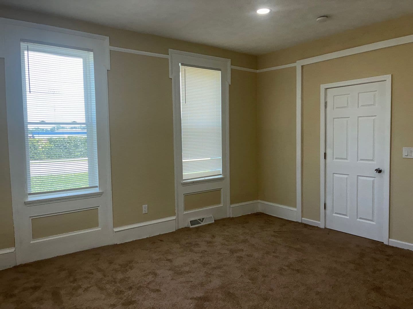 Lorain Apartment: 2400 Oberlin Ave,