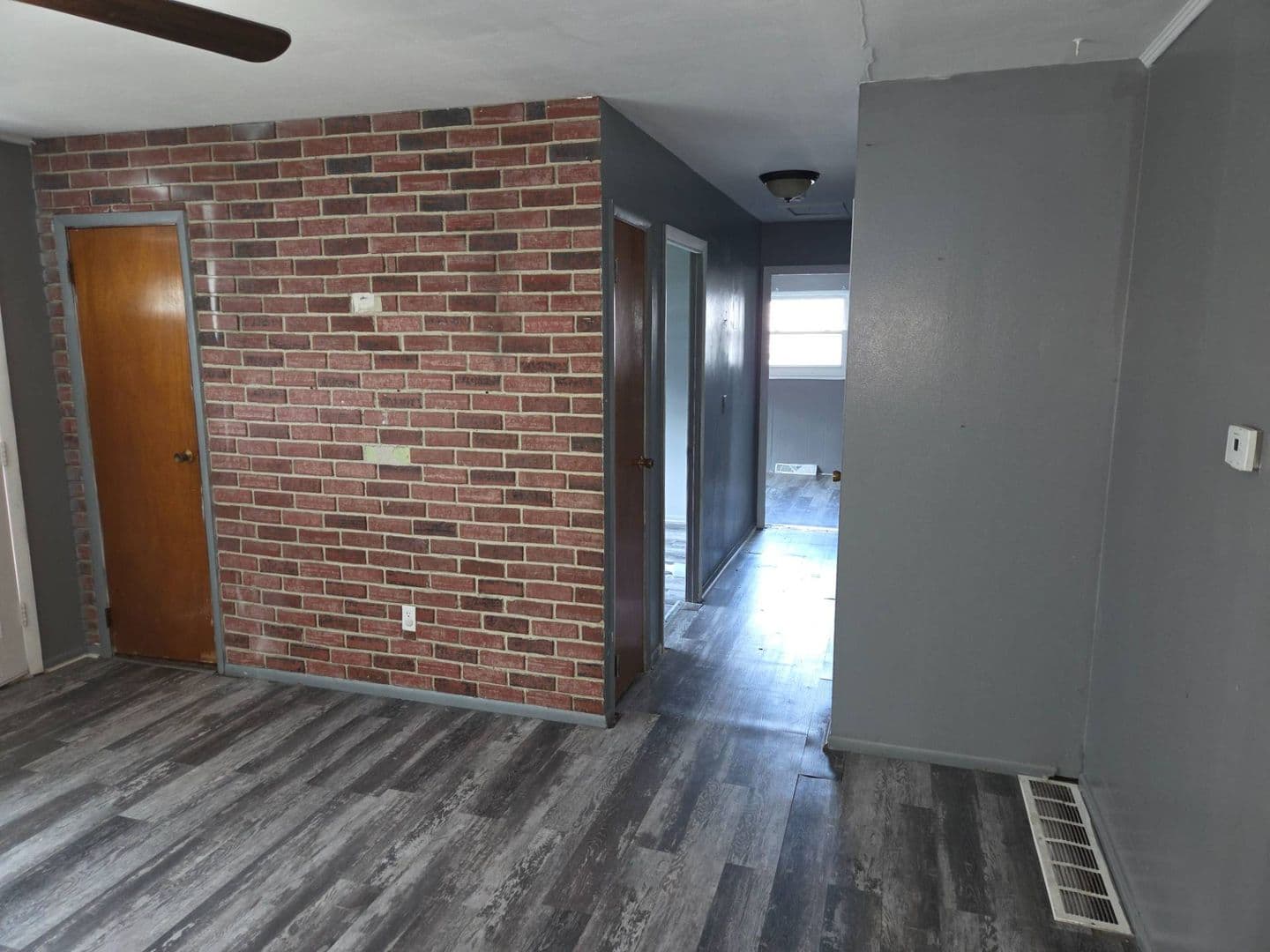 LORAIN House: 2401 EASTLAWN ST