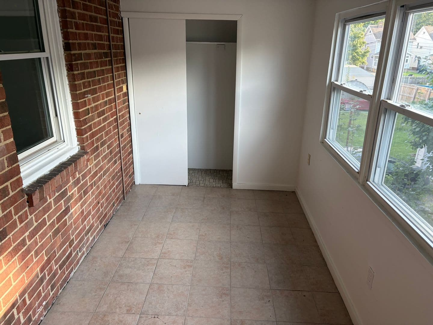 Cleveland Apartment: 3666 W 117th St