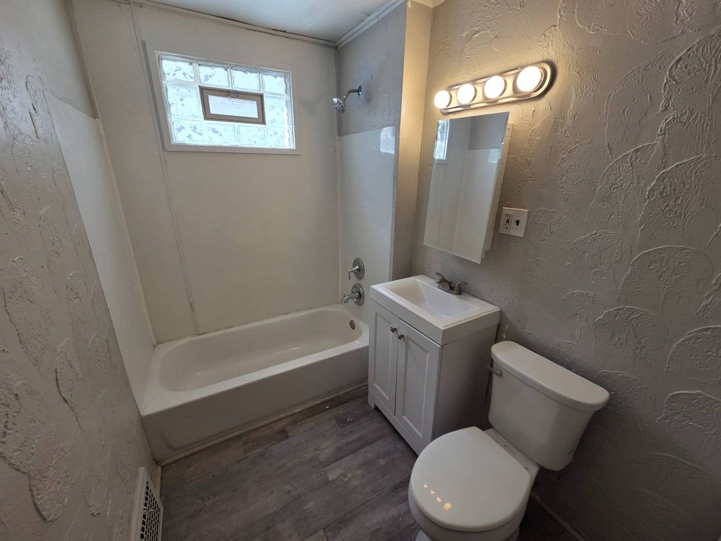 Cleveland Apartment: 4008 Ardmore Ave